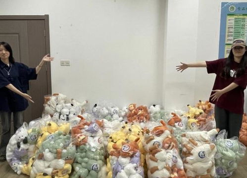 江蘇一高校食品學(xué)院花式迎新 給新生送奶茶 安排 抓娃娃