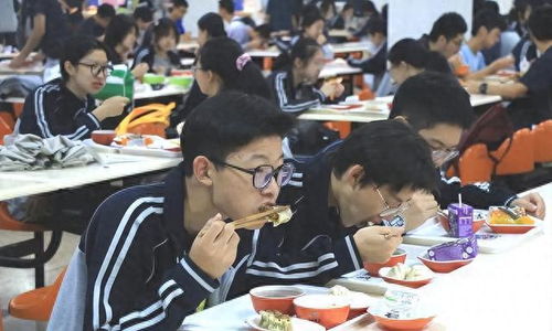 預(yù)制菜 進(jìn)校園 那孩子以后的食品安全怎么辦