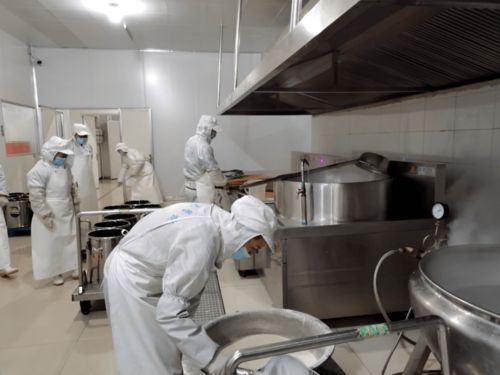 監(jiān)督檢查配餐公司，守護(hù)學(xué)生舌尖上的安全